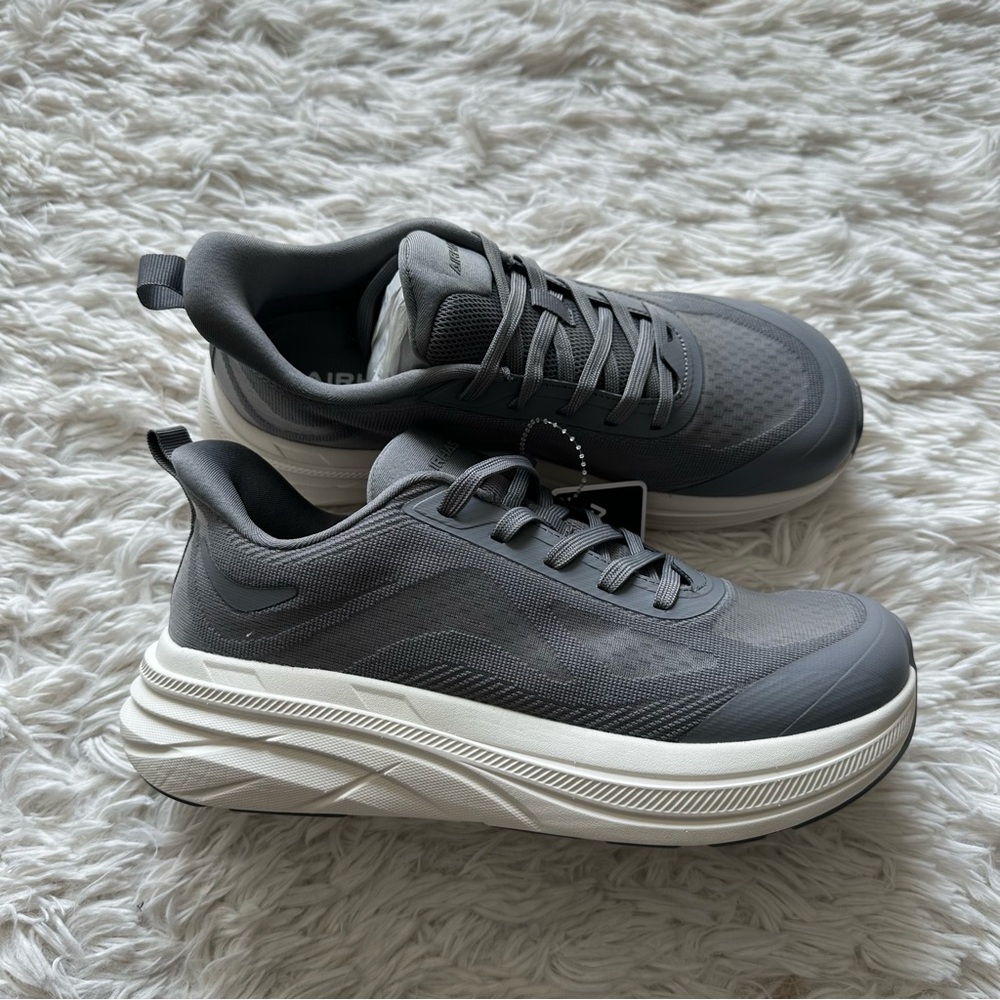 Airhas Mens Foot Shape Toe Box Gray Sneakers New In Box Size 8